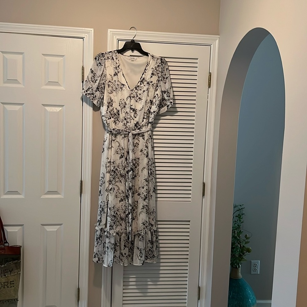 Calvin Klein size 14 midi dress. Completely lined except sleeves